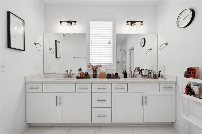 Building Photo - 2049 Chestnut Oak Trl