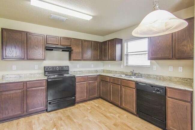 Building Photo - 2110 Bigmouth Rod