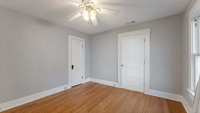 Building Photo - Super Cute One bedroom - Arts and Crafts s...
