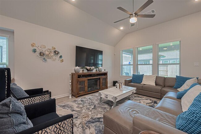 Building Photo - 4910 Tan Briar Dr