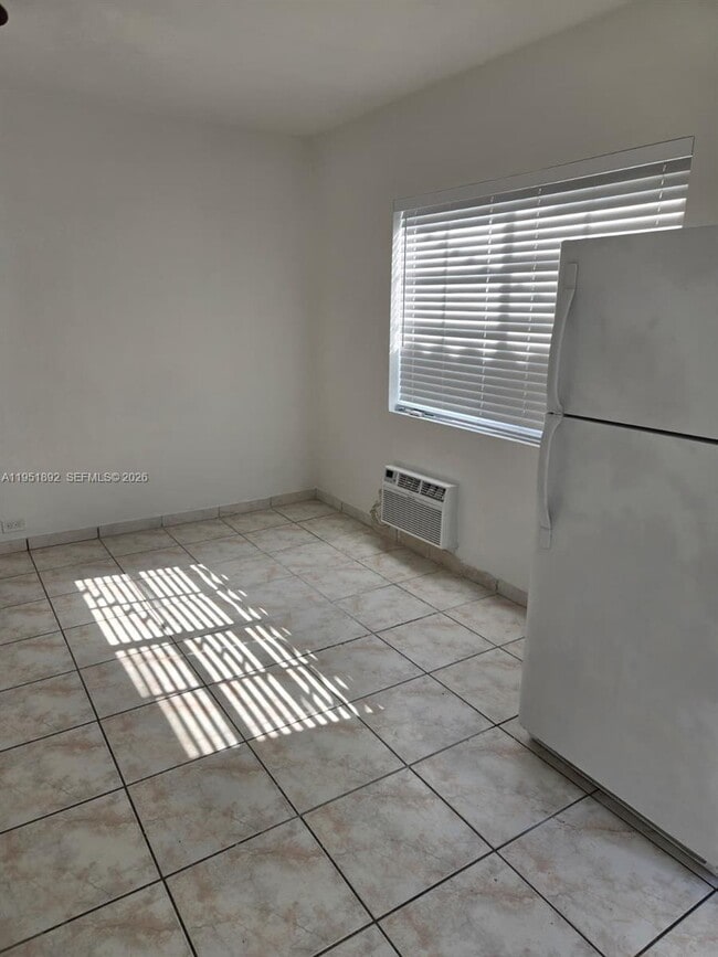 Building Photo - 7124 Bay Dr