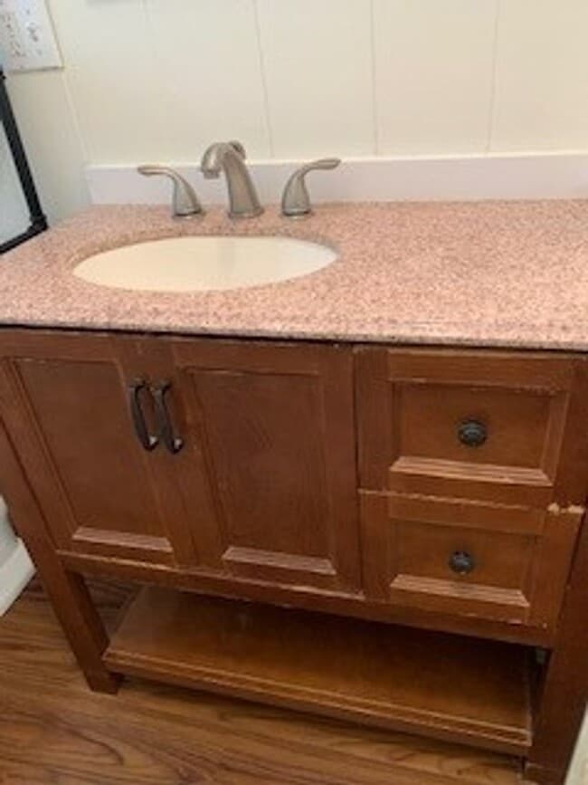 Building Photo - Kon Tiki - Studio Unit - Electric, Water & Sewer included - Avail now!