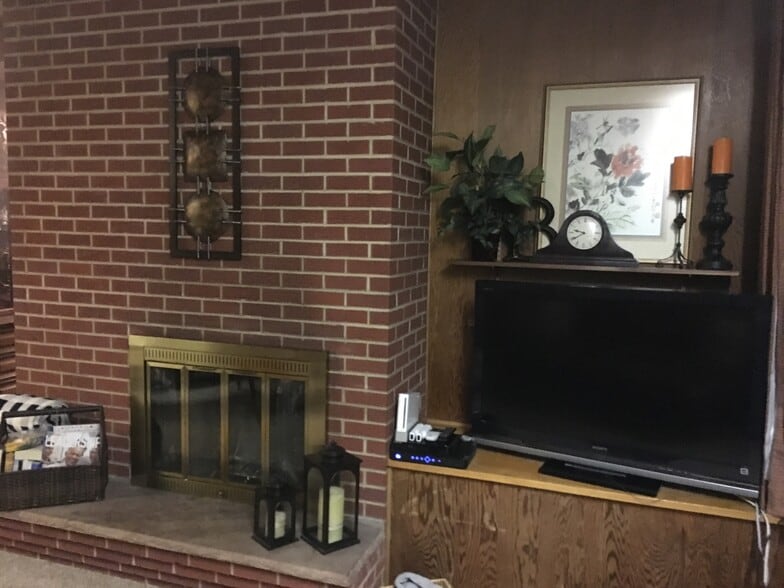 Upper level woodburning fireplace - 1815 E Park Ave