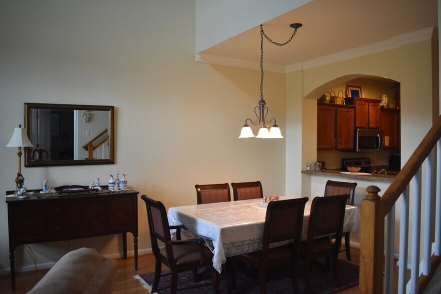 Building Photo - 1007 RIVERS ARCH