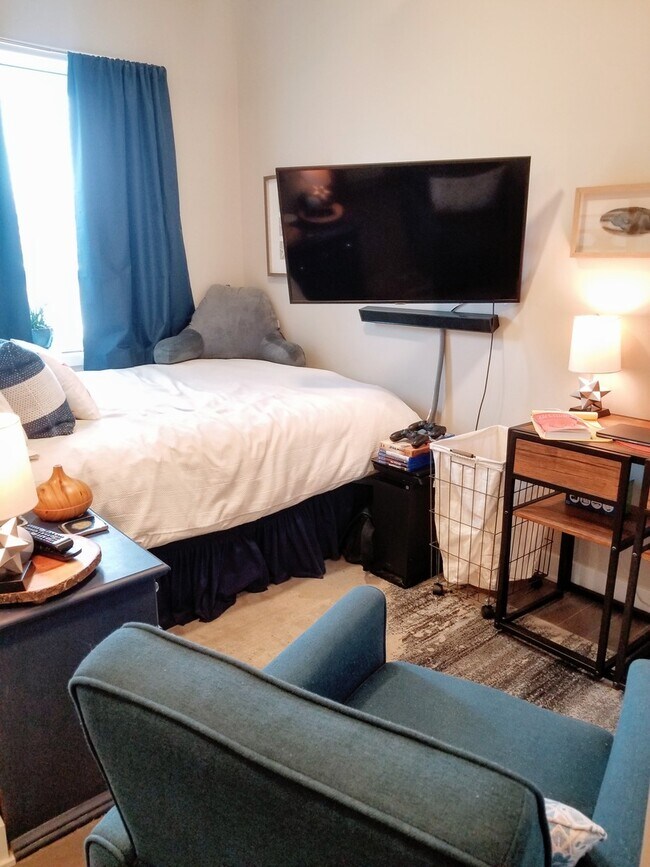 Building Photo - 1409 W Diversey Pkwy