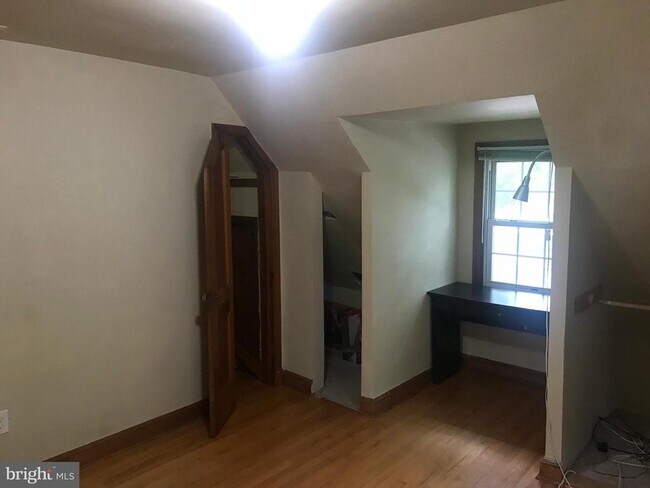 Building Photo - 6008 39th Pl