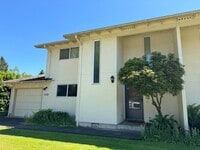 Building Photo - 3 bedroom 2.5 bathroom duplex off Coburg Rd.