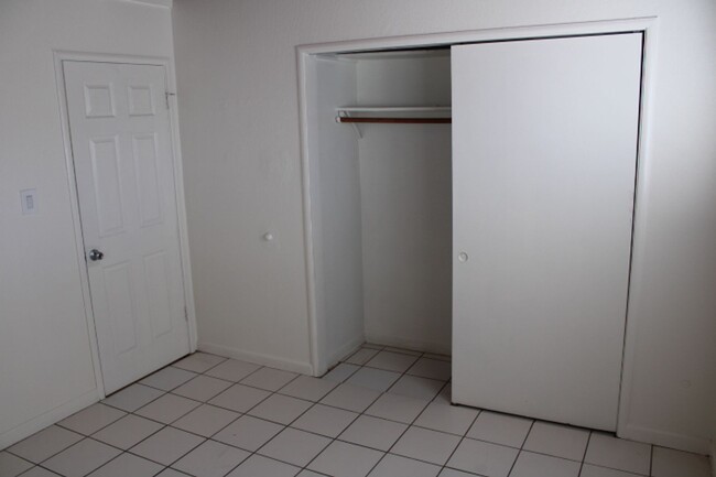 Building Photo - 527 Vaqueros Ave