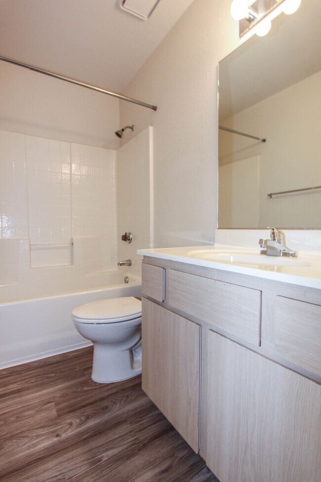 Building Photo - 8100 E Lakeshore Dr