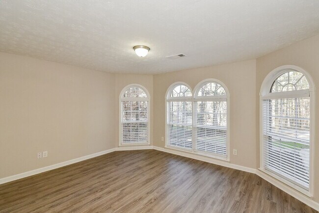 Building Photo - 2155 Belcourt Dr