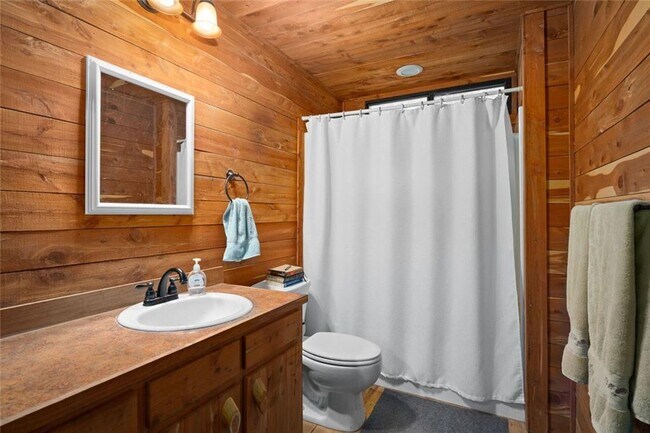 Building Photo - 1043 Lewis Ln