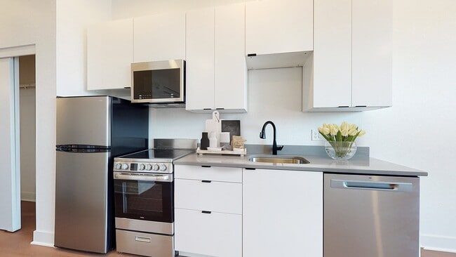 Building Photo - The Everett