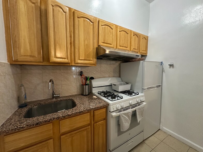 Building Photo - 347 W 30th St