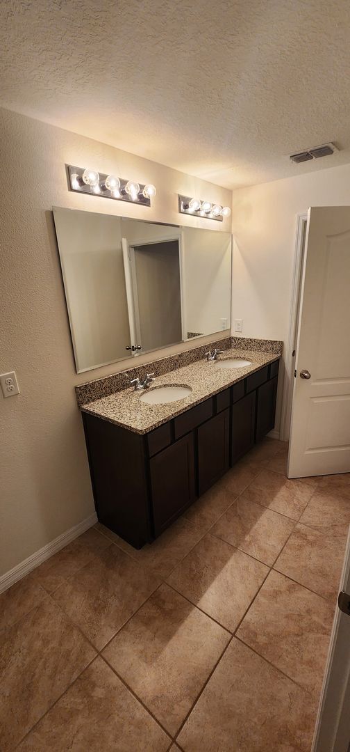 Building Photo - 3/2.5 Port Orange Townhome