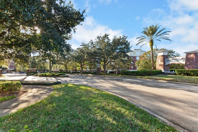 Building Photo - 2 Bedroom, 2 Bathroom Deerwood Place Condo...