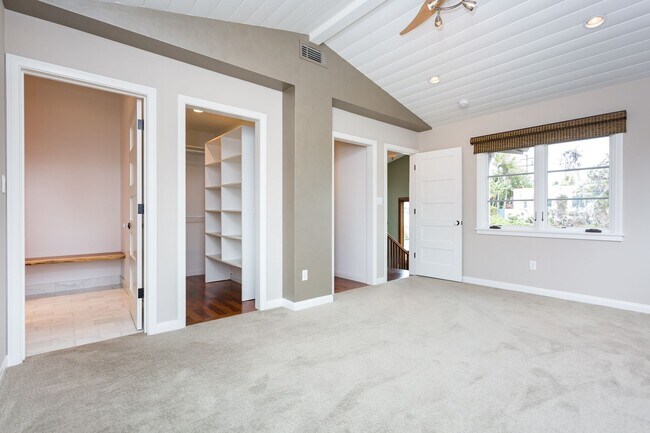 Building Photo - Loma Portal Craftsman with Views