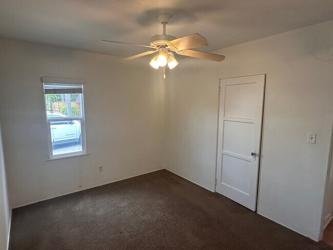 Building Photo - Kansas Street Duplex