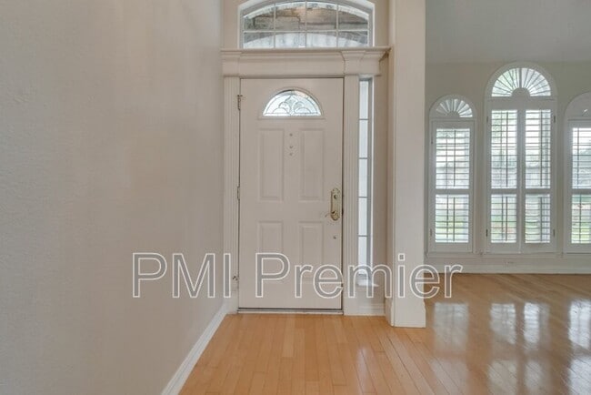 Building Photo - 2309 Kittyhawk Dr