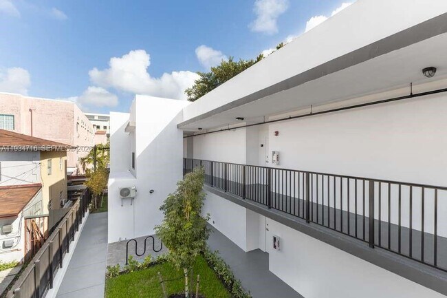 Building Photo - 1547 NW 2nd St