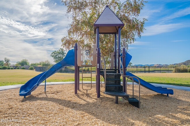 Building Photo - 1704 E Renegade Trail