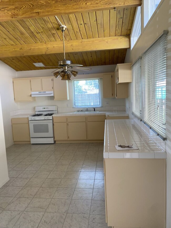 Building Photo - East End 3 Bedroom