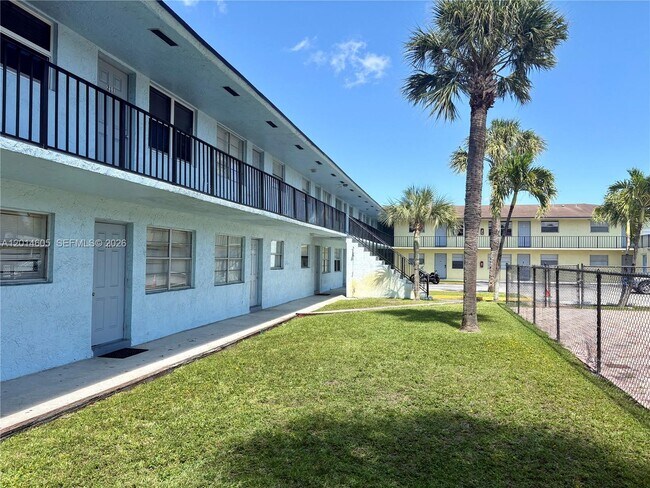Building Photo - 651 NW 42nd Ct