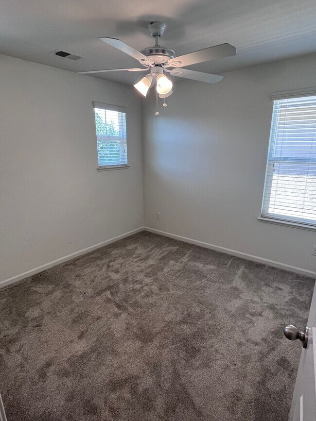 Building Photo - BEAUTIFUL HOME IN WEST ROSEVILLE!!