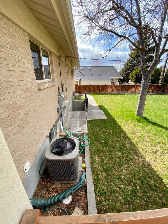 Building Photo - 859 E 2730 N