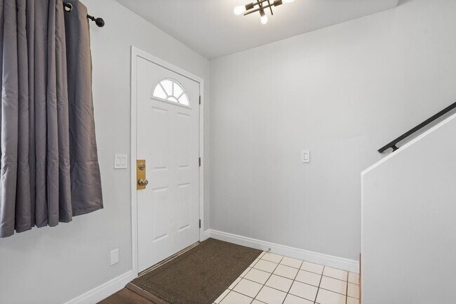 Building Photo - 4055 Rosecrans Ave