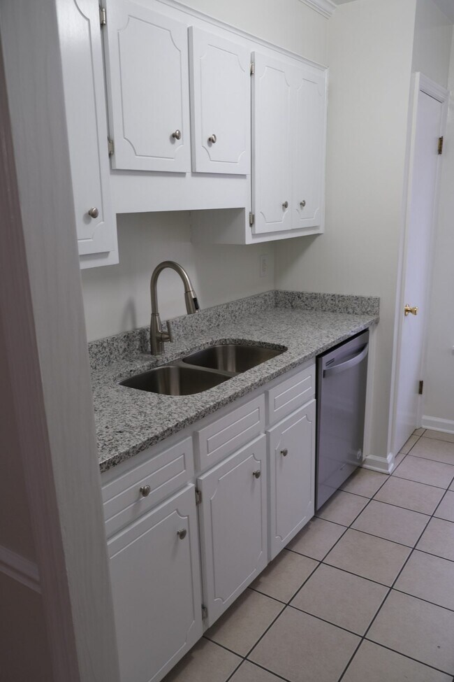 Building Photo - 2110 Gary St