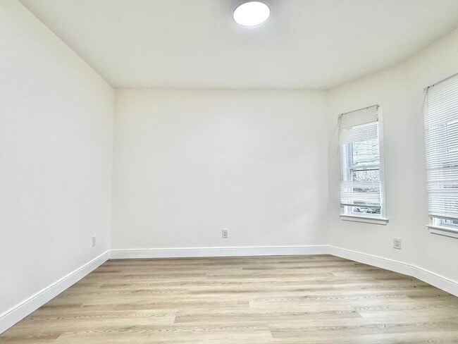 Building Photo - 78 Orchard St