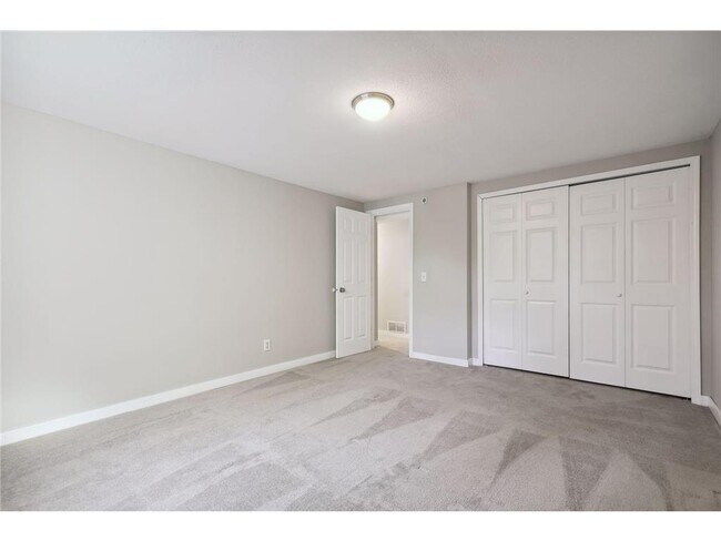 Building Photo - 6802 Cottonwood Ln N