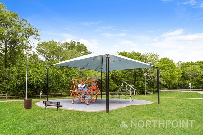 Building Photo - Mesmerizing Single Family Home | 3 BR/1.5 BA | 1-Car Covered Parking | Front and back yard!