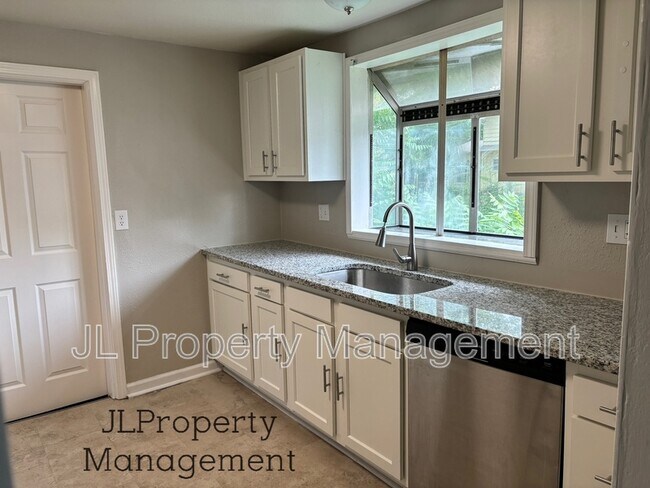 Building Photo - 2221 S Hall Rd