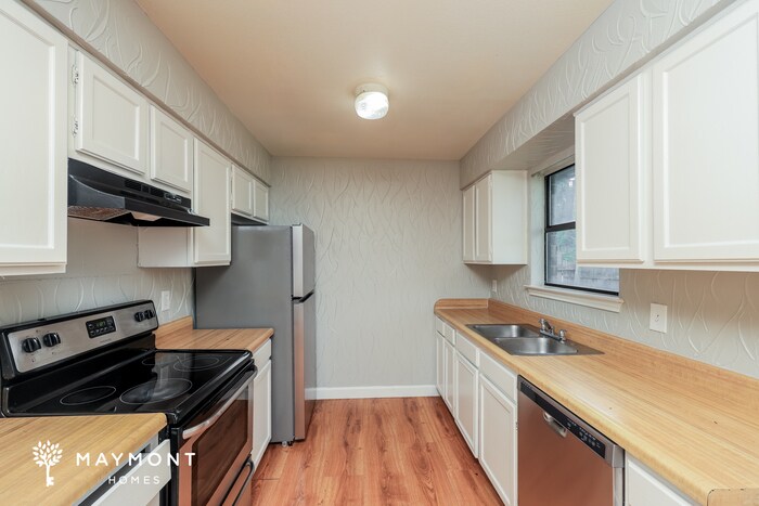 Building Photo - 323 Linkwood Dr
