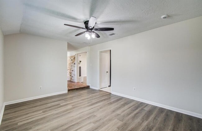 Building Photo - 3706 Brookbank Dr