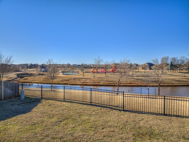 Building Photo - Updated home in Edmond + 3 bed + 2 bath