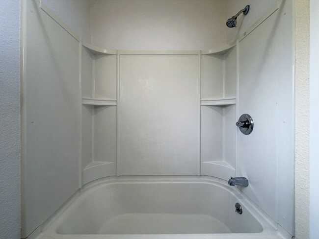 Building Photo - 960 Clark St