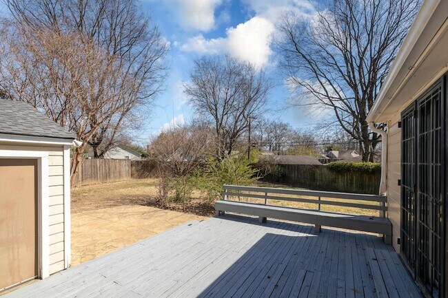 Building Photo - 89 S Larchmont Dr