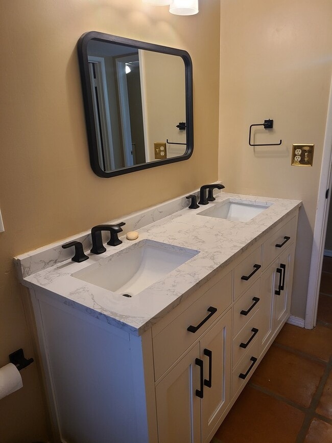 Building Photo - Beautiful 3bedroom 2 bathroom