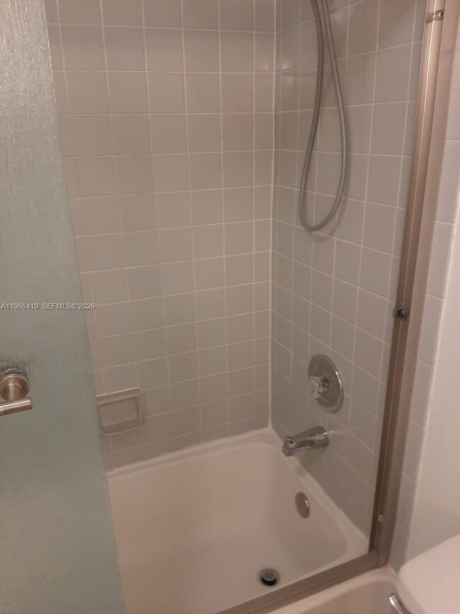 Building Photo - 2850 N Oakland Forest Dr