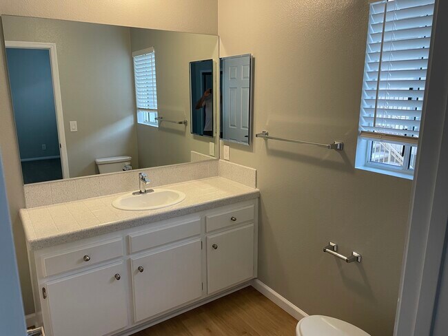 Building Photo - 129 Concord St