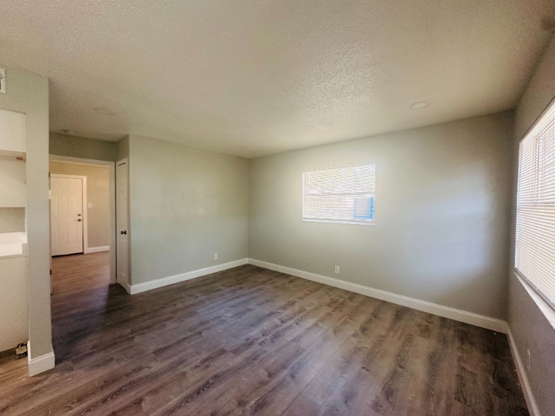 Building Photo - 618 93rd Ave N
