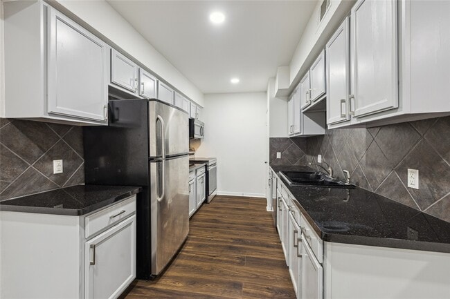 Building Photo - 705 Harold St