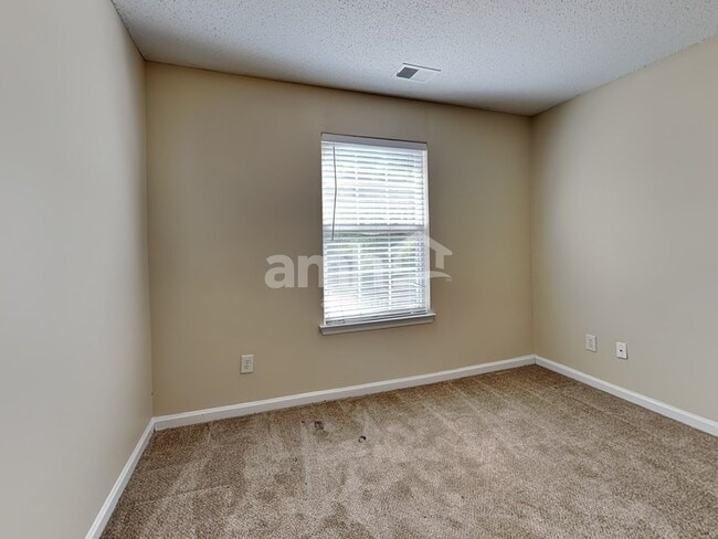 Building Photo - 2901 Horseshoe Bend Rd SW