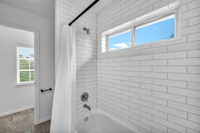 Building Photo - 3 Renoir Trail Pl