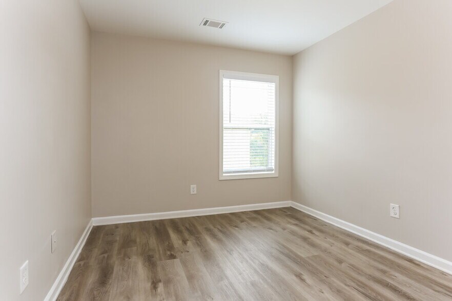 Building Photo - 1555 Persimmon Trace