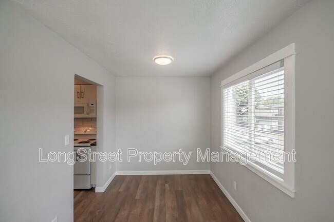 Building Photo - 205 6th Ave SW