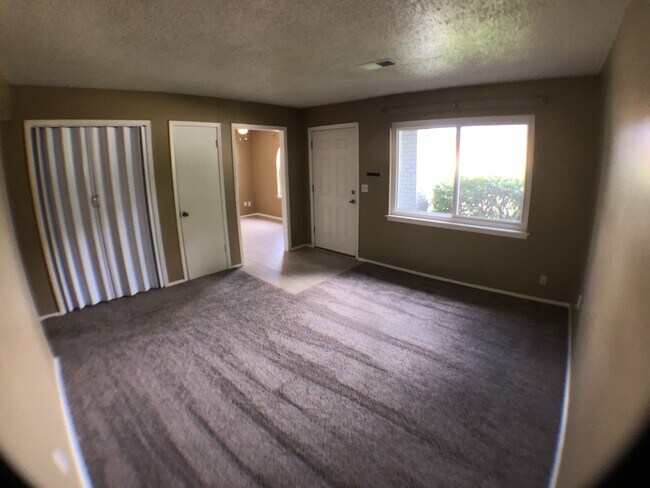 Building Photo - S Elm Ct Duplex