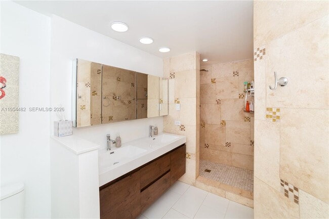 Building Photo - 17150 N Bay Rd